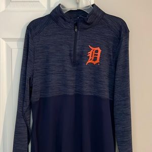 WOMENS Detroit tigers pull over. Size medium. Excellent condition.